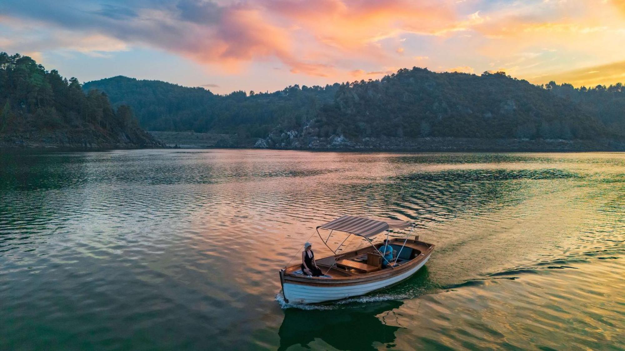 Отель Botanik Goel Evleri Bucak Экстерьер фото